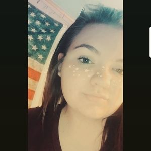 Meet your Posher, Chloe